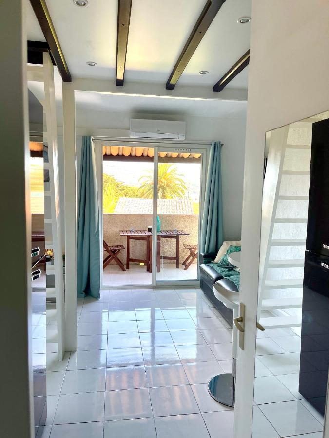Magnifique studio vue mer à 5 minutes de la plage Saint-Cyr-sur-Mer Extérieur photo
