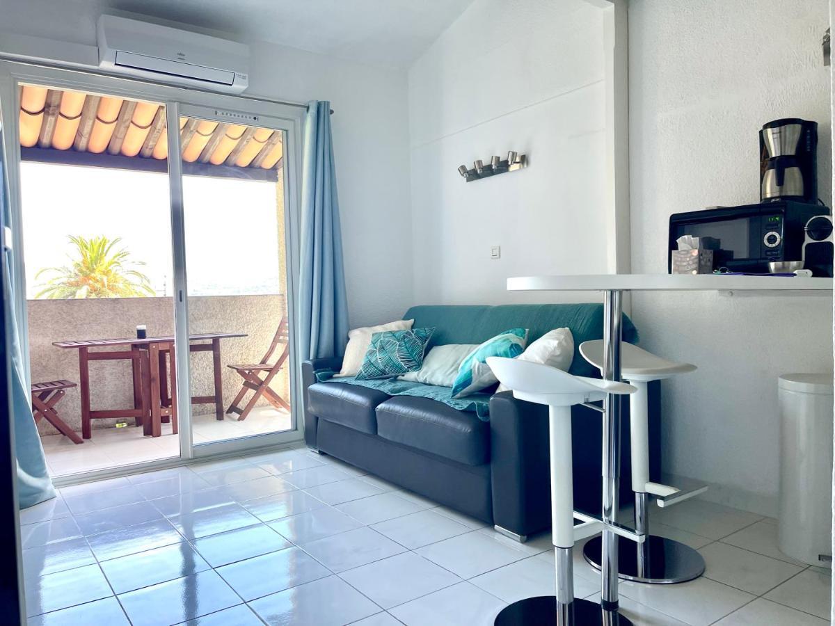 Magnifique studio vue mer à 5 minutes de la plage Saint-Cyr-sur-Mer Extérieur photo