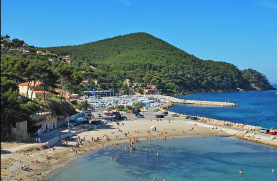 Magnifique studio vue mer à 5 minutes de la plage Saint-Cyr-sur-Mer Extérieur photo