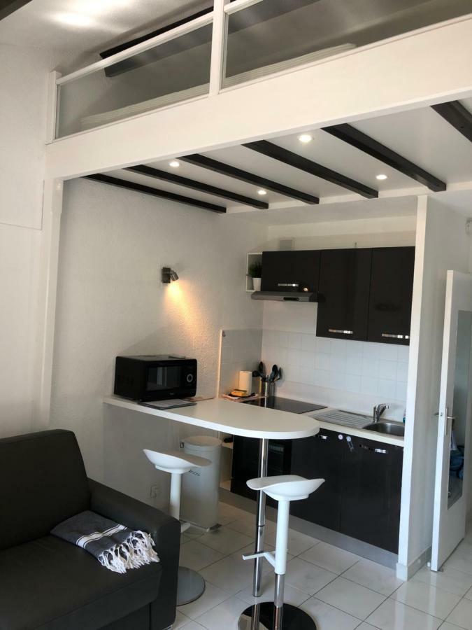 Magnifique studio vue mer à 5 minutes de la plage Saint-Cyr-sur-Mer Extérieur photo